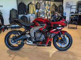 2025 Triumph Daytona 660 w/SKDA Graphics, Evotech Tidy Tail, Evotech Quad-Lock Mount