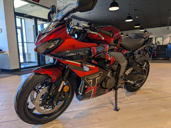 2025 Triumph Daytona 660 w/SKDA Graphics, Evotech Tidy Tail, Evotech Quad-Lock Mount