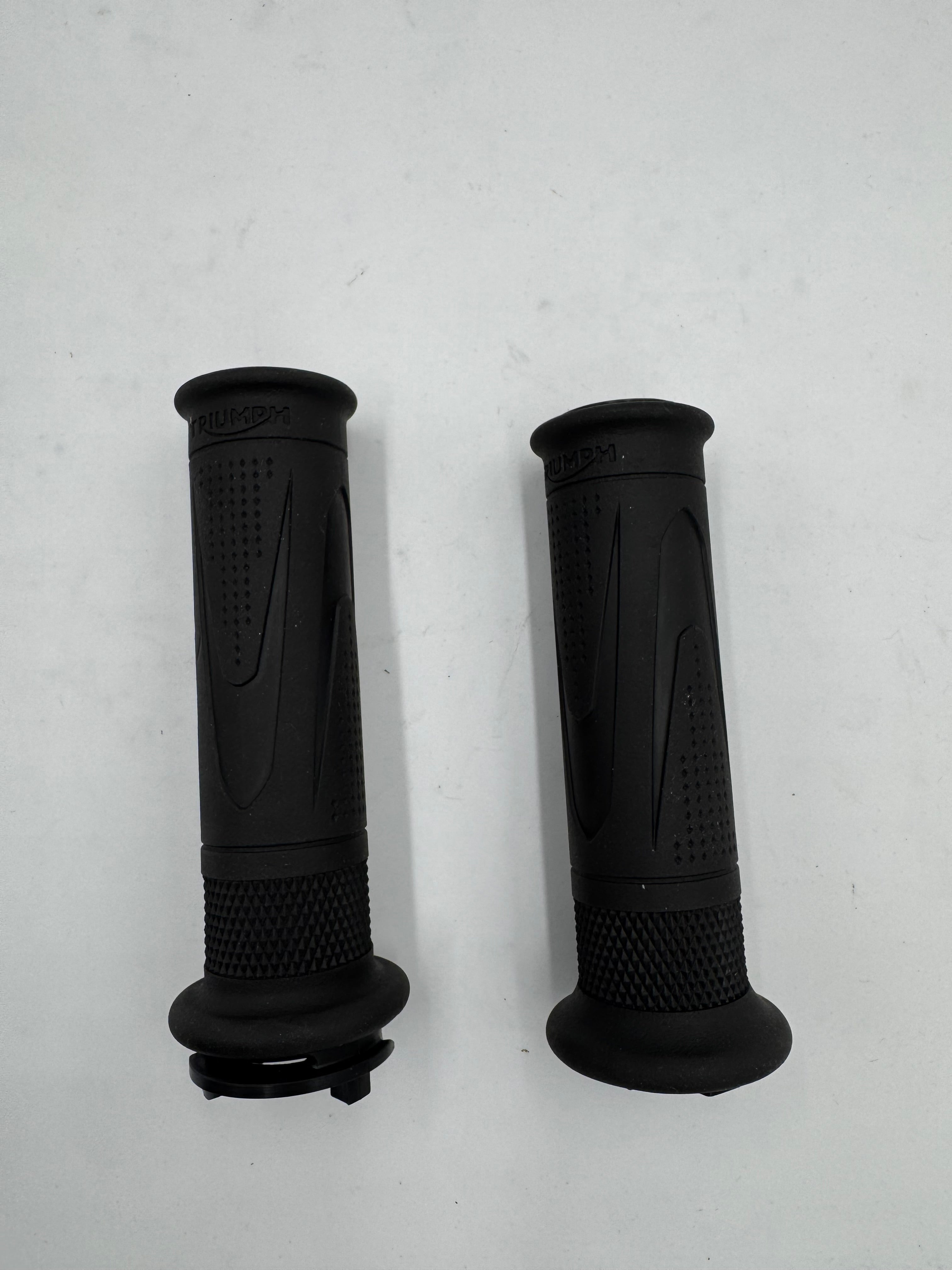 LIKE NEW LH/RH Grips - T2043789 / T2044707