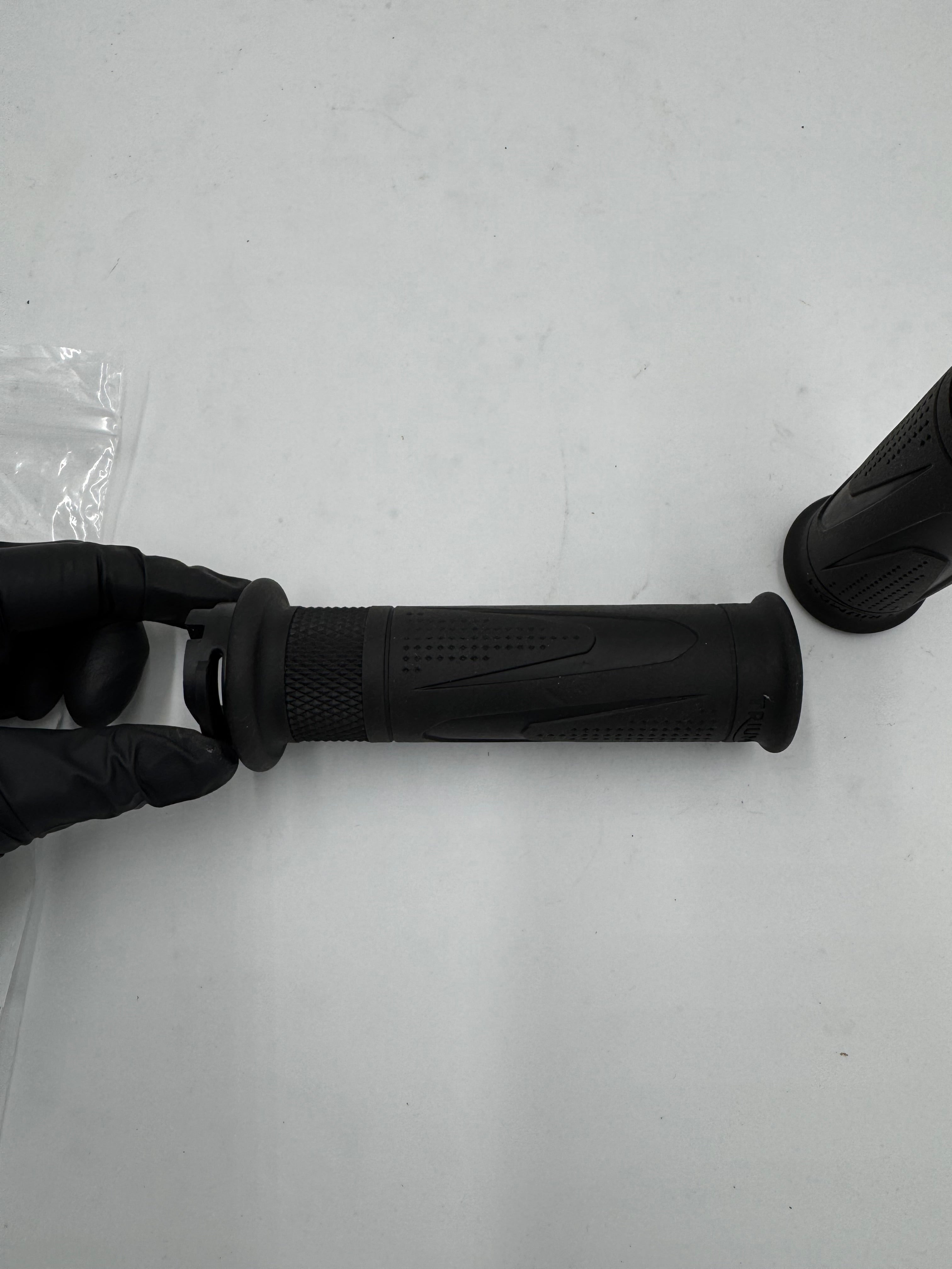 LIKE NEW LH/RH Grips - T2043789 / T2044707