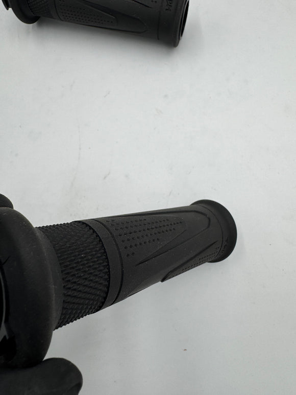 LIKE NEW LH/RH Grips - T2043789 / T2044707